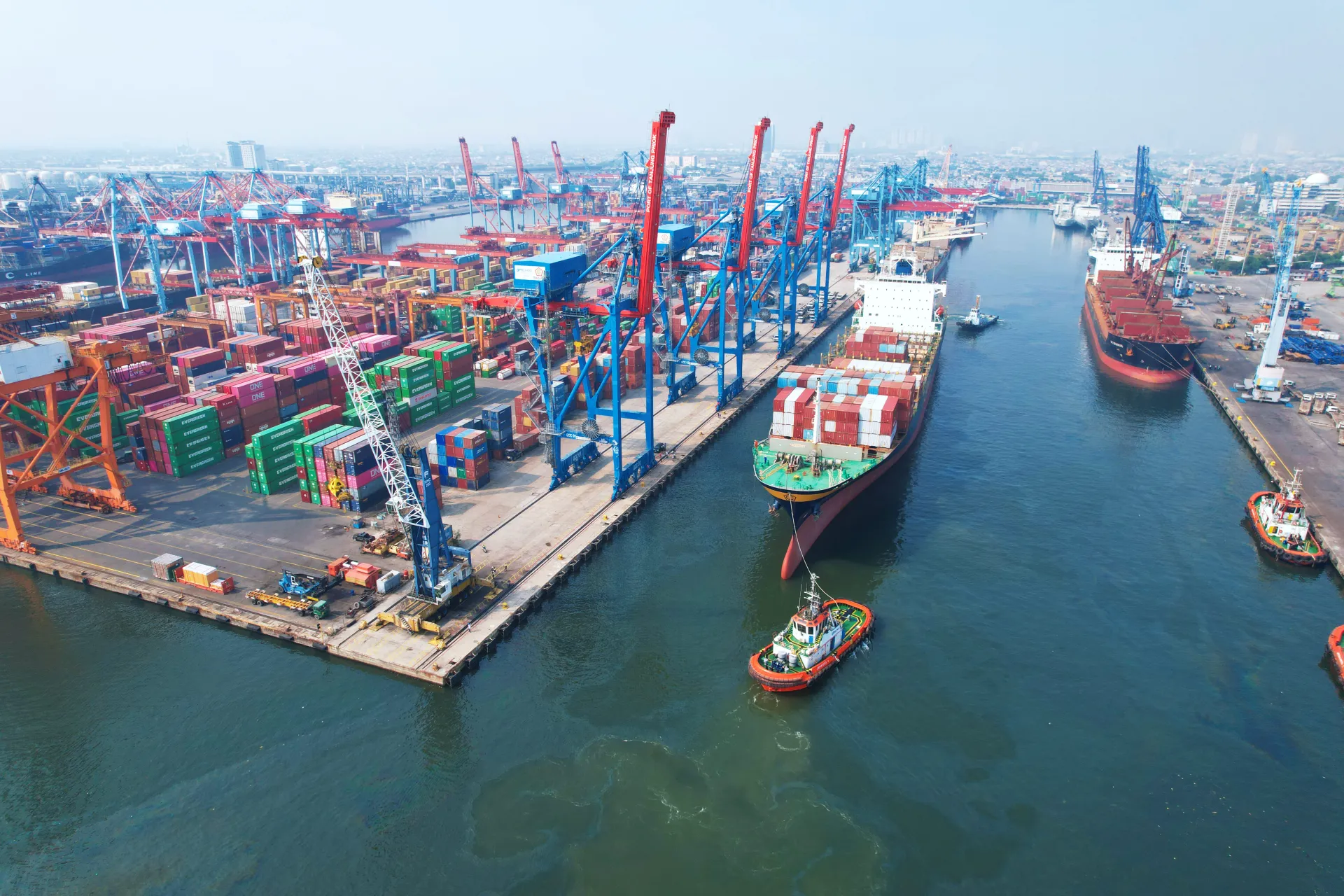 Photos of new Vessel & Projects - PT TEMAS Tbk.